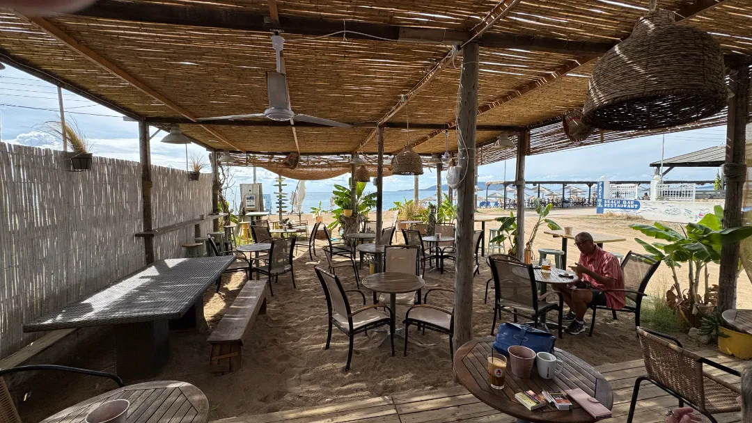 Beach Bar Anemomilos innen